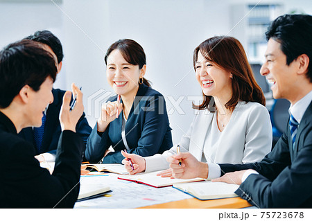 ビジネスシーン ビジネスシーン 75723678