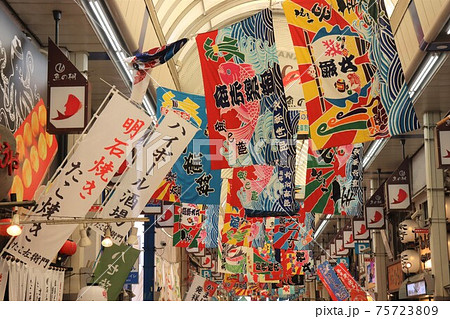 魚の棚（兵庫県明石市で撮影） 75723809