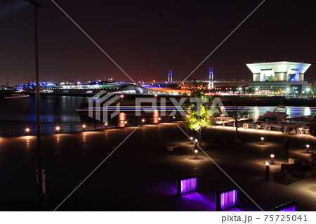 横浜みなとみらいの夜景 横浜みなとみらいの夜景 75725041