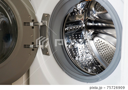 Wide open washing machine door 75726909