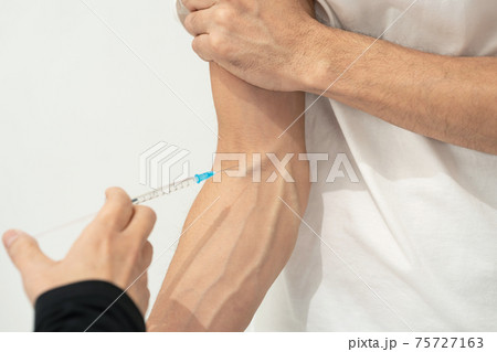 医療イメージ　注射 75727163
