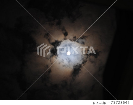 10月3日の月暈と最接近の火星4 75728642