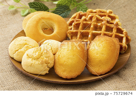焼き菓子 小麦製品 焼き菓子 小麦製品 75729674