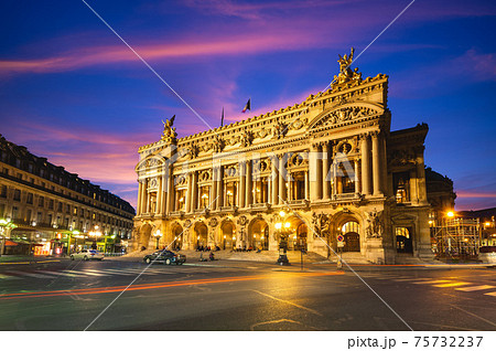 Night view of the Palais Garnier, Opera in Paris, france Night view of the Palais Garnier, Opera in Paris, france 75732237