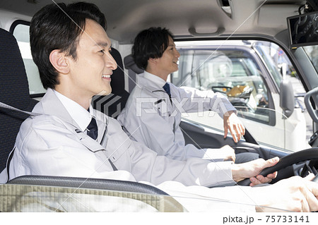 男性トラックドライバー 男性トラックドライバー 75733141
