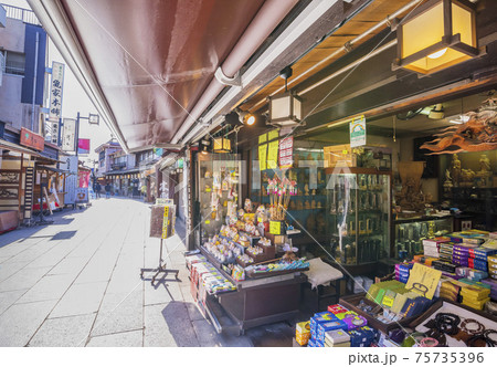 柴又帝釈天　参道　葛飾柴又　柴又　 商店街 75735396