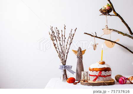Easter cake and colored eggs on white background 75737616