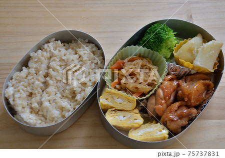 幼稚園のお弁当 75737831