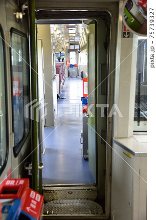 ワンマン運転用鉄道車両の貫通扉 ワンマン運転用鉄道車両の貫通扉 75739327