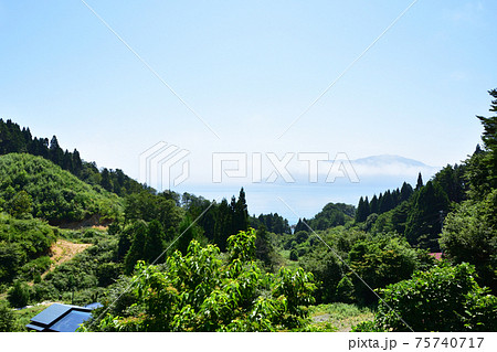 岩手県の重茂半島線、魹ヶ崎の風景 75740717