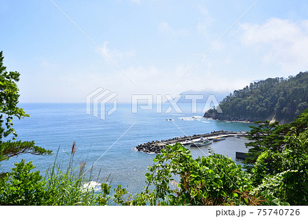 岩手県の重茂半島線、魹ヶ崎の風景 75740726