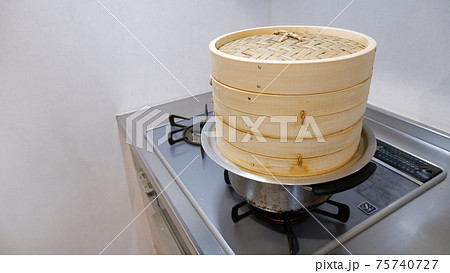 家庭で使う蒸籠 75740727