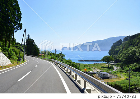 岩手県の重茂半島線、魹ヶ崎の風景 75740733
