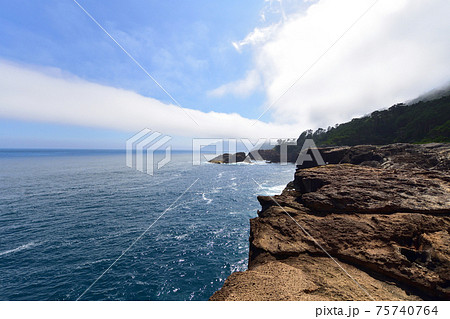 岩手県の重茂半島線、魹ヶ崎の風景 75740764
