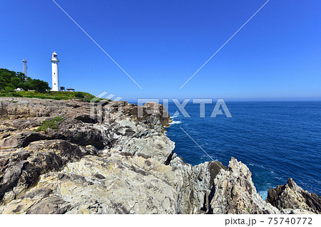 岩手県の重茂半島線、魹ヶ崎の風景 75740772