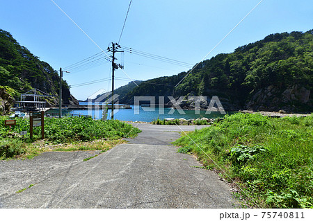 岩手県の重茂半島線、魹ヶ崎の風景 75740811