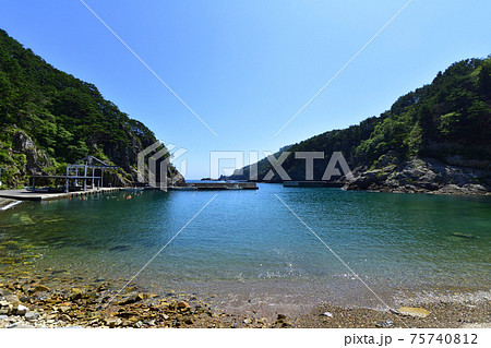 岩手県の重茂半島線、魹ヶ崎の風景 75740812