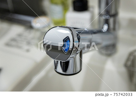 シンクの浄水器 75742033