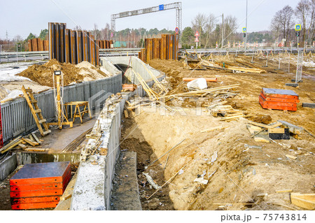 use of concrete formwork in the construction of a pedestrian tunnel under the motorway use of concrete formwork in the construction of a pedestrian tunnel under the motorway 75743814