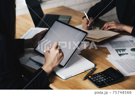 Business Accepting people meeting working with new startup project Business Accepting people meeting working with new startup project 75748566