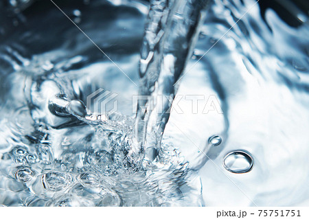 水 水飛沫 泡 イメージの写真素材