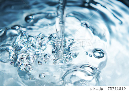 水 水飛沫 泡 イメージの写真素材