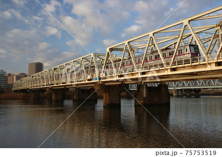 東武伊勢崎線:荒川を渡る東京地下鉄半蔵門線8000系 東武伊勢崎線:荒川を渡る東京地下鉄半蔵門線8000系 75753519