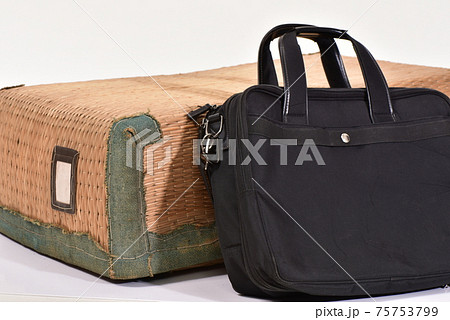 カバンと柳行李 カバンと柳行李 75753799