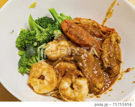 Close up shot of seafood curry 75755958