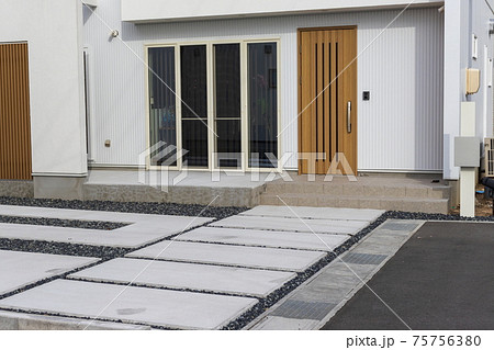 新築住宅　玄関　アプローチ　外構 75756380