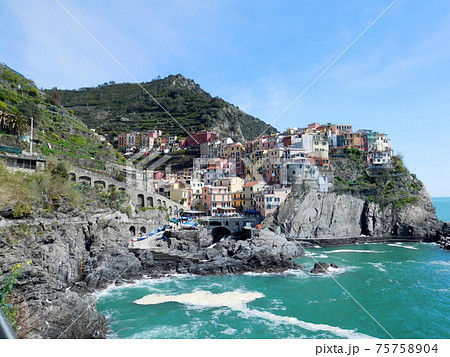 イタリア チンクエテッレのマナローラの風景 イタリア チンクエテッレのマナローラの風景 75758904