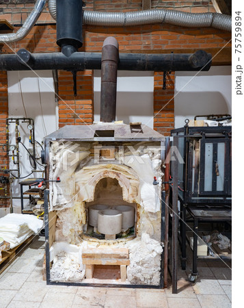 Decommissioned glass furnace. Cold melting kiln for manual glassblowing Decommissioned glass furnace. Cold melting kiln for manual glassblowing 75759894