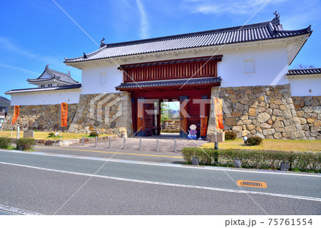 快晴下の「丹後田辺城」　ニ重櫓・大手門 75761554