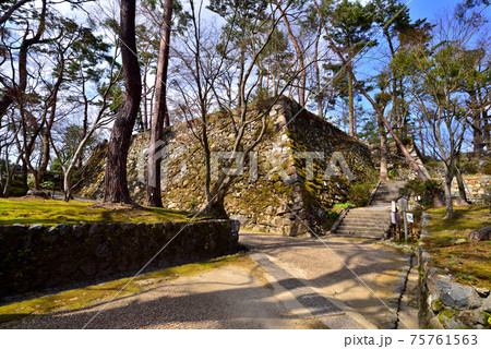 明智光秀ゆかりの丹波亀山城の石垣　天守台跡 75761563