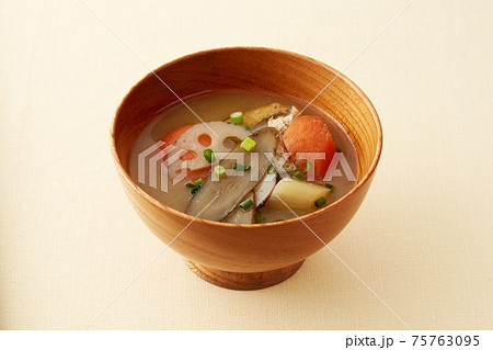 根菜の味噌汁 根菜の味噌汁 75763095