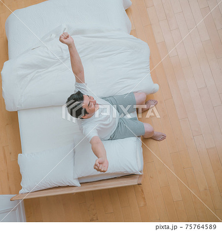 60代の起床 75764589