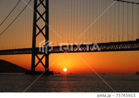 明石海峡大橋の夕日 明石海峡大橋の夕日 75765913
