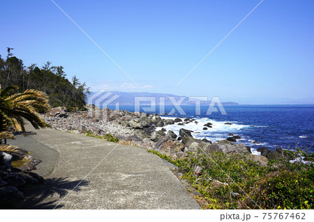 静岡県熱海市の初島の景色 静岡県熱海市の初島の景色 75767462