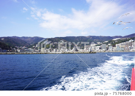 海から見た熱海の町 75768000