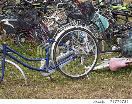 自転車の不法投棄 75770782