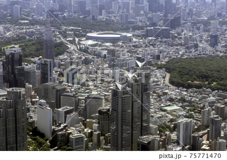 新宿上空から国立競技場方向を空撮 新宿上空から国立競技場方向を空撮 75771470