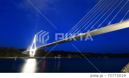 気仙沼湾横断橋の夜景 気仙沼湾横断橋の夜景 75773019