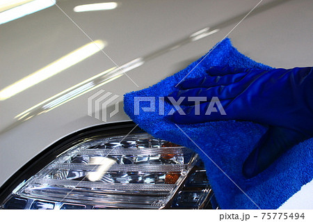 洗車後マイクロファイバータオルでボディーの吹き上げ 洗車後マイクロファイバータオルでボディーの吹き上げ 75775494