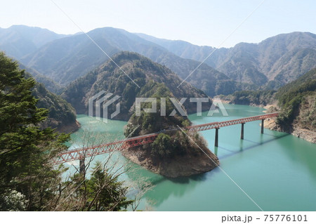 無人の奥大井湖上駅　静岡 75776101
