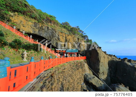 【宮崎県】晴天下の鵜戸神宮 【宮崎県】晴天下の鵜戸神宮 75776405