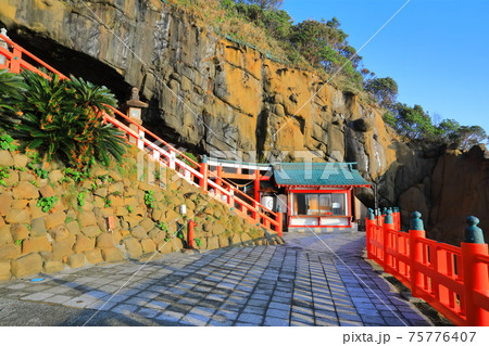 【宮崎県】晴天下の鵜戸神宮 【宮崎県】晴天下の鵜戸神宮 75776407