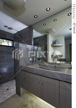 STOCK PHOTOGRAPHY IMAGES 75777511