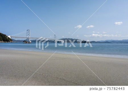 砂浜と大鳴門橋 砂浜と大鳴門橋 75782443