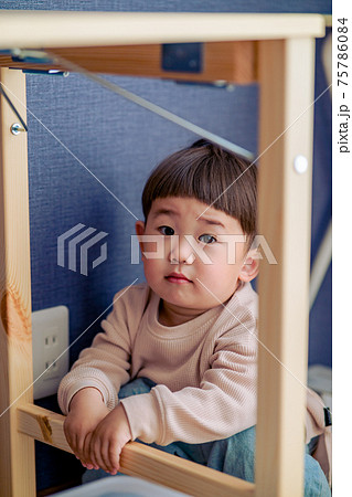 イヤイヤ期の子供 イヤイヤ期の子供 75786084