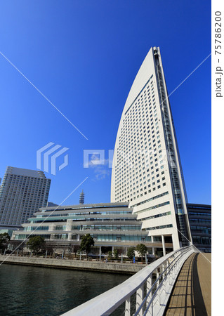 横浜　みなとみらいの都市風景 75786200